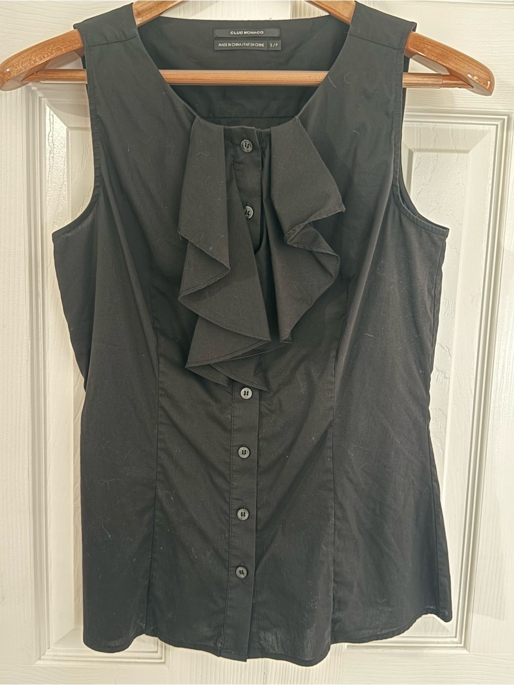 Club Monaco Ruffle Front Sleeveless Button Up Top